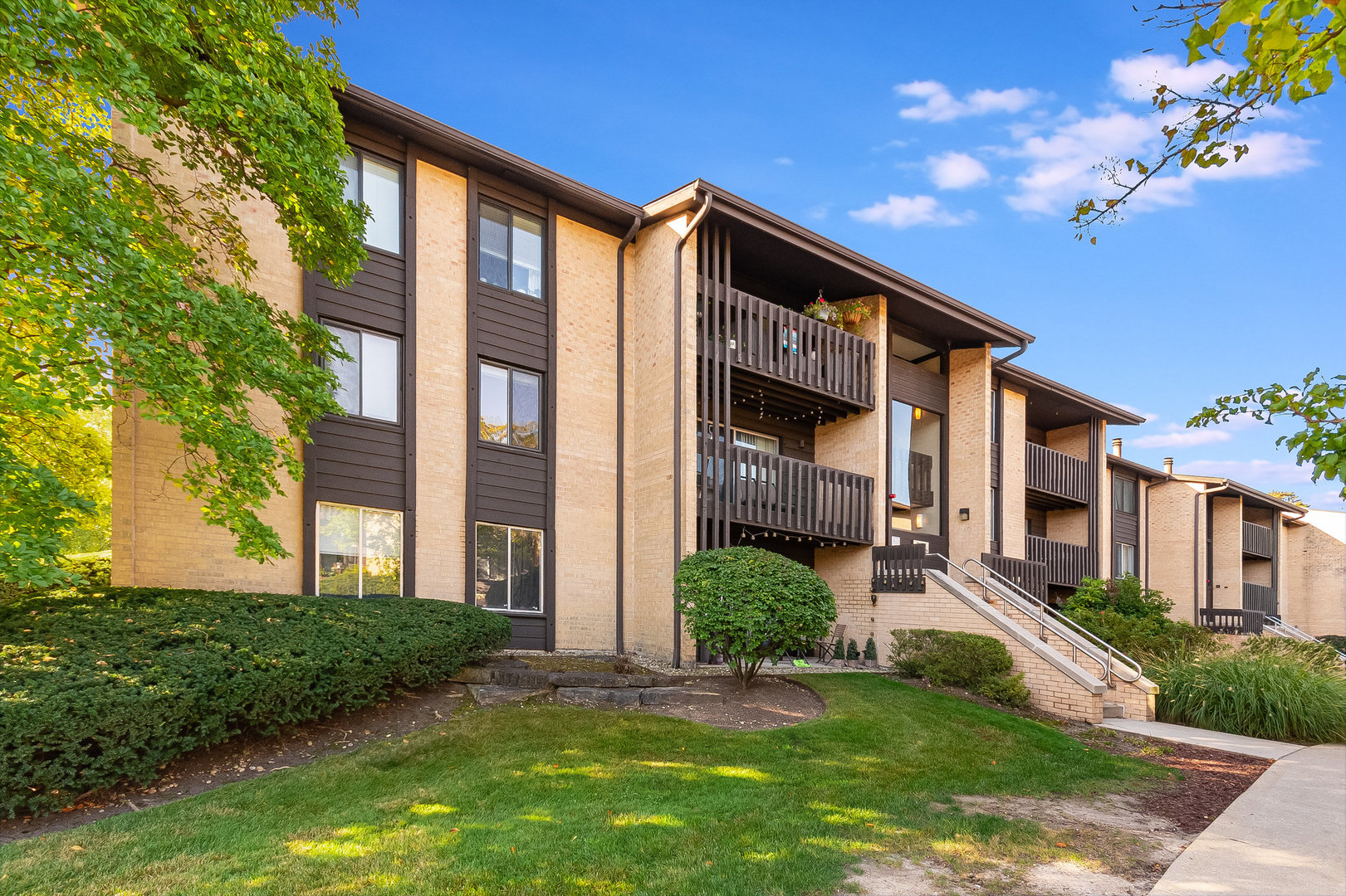6165 Knoll Wood Court 302 Property Photo 1