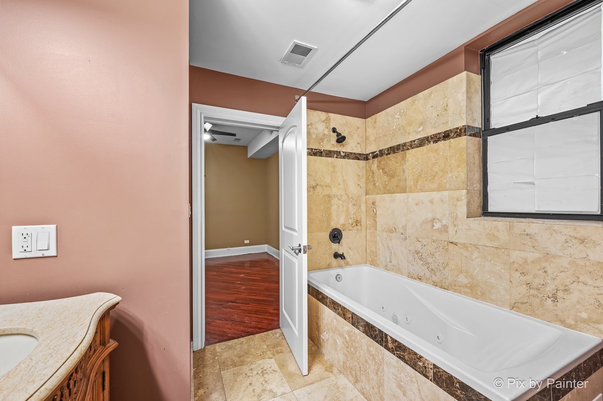 5207 S Indiana Avenue 2 Property Photo 11