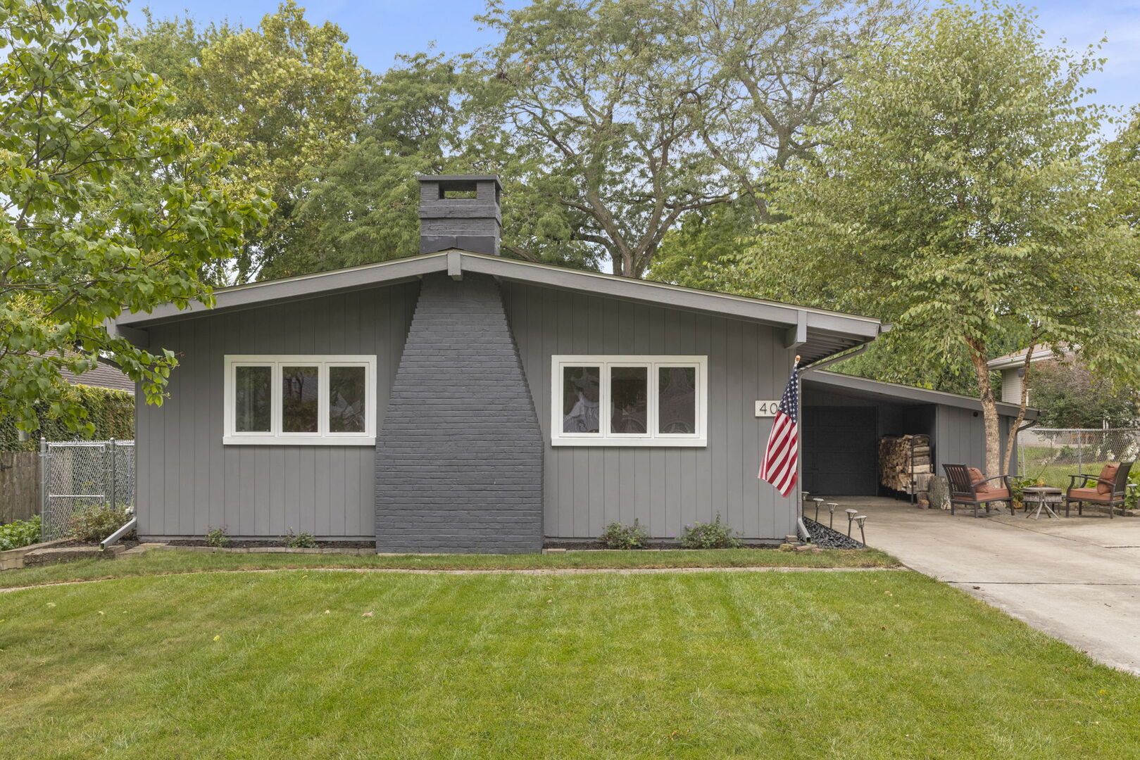 406 S Williston Street Property Photo 2
