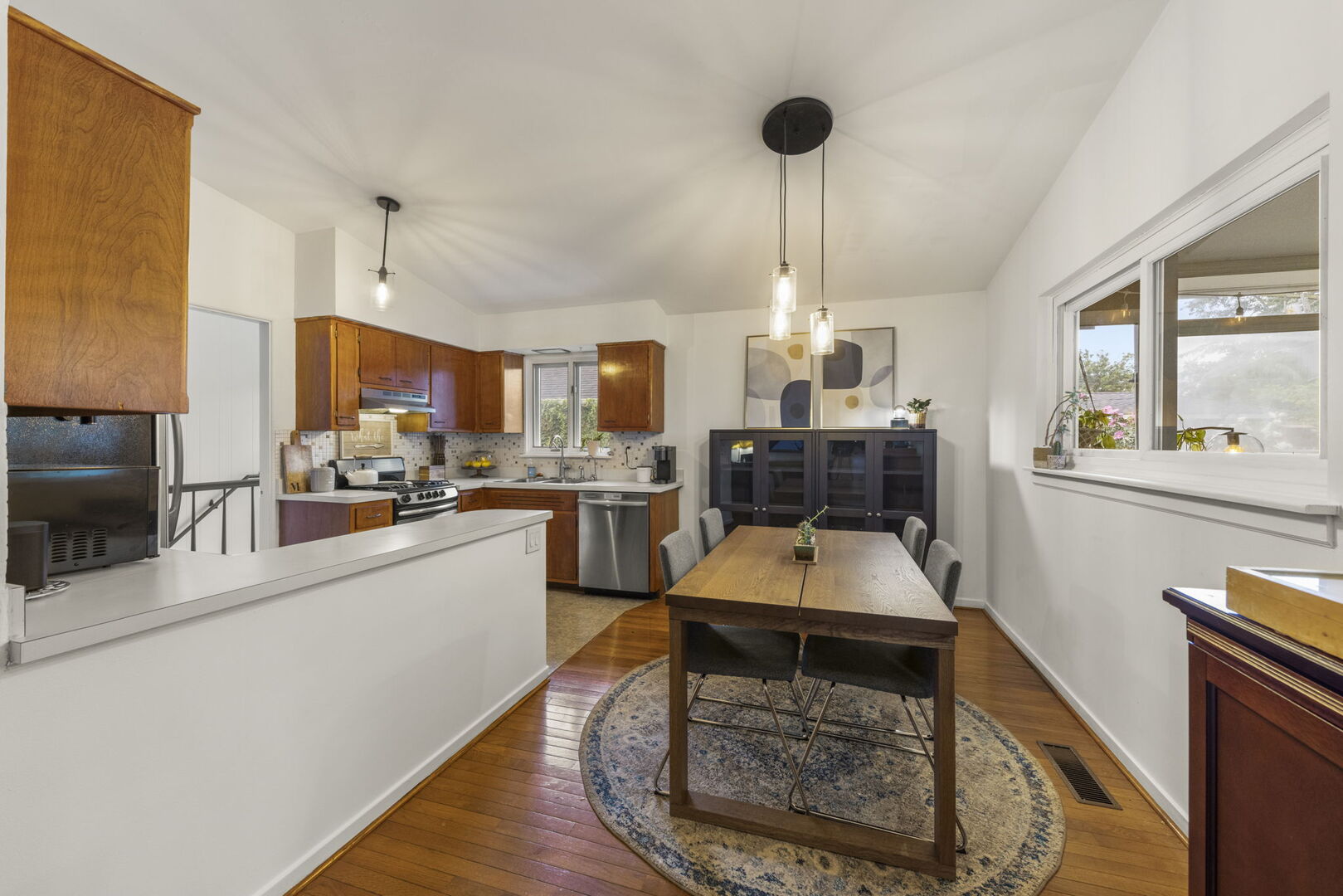406 S Williston Street Property Photo 8