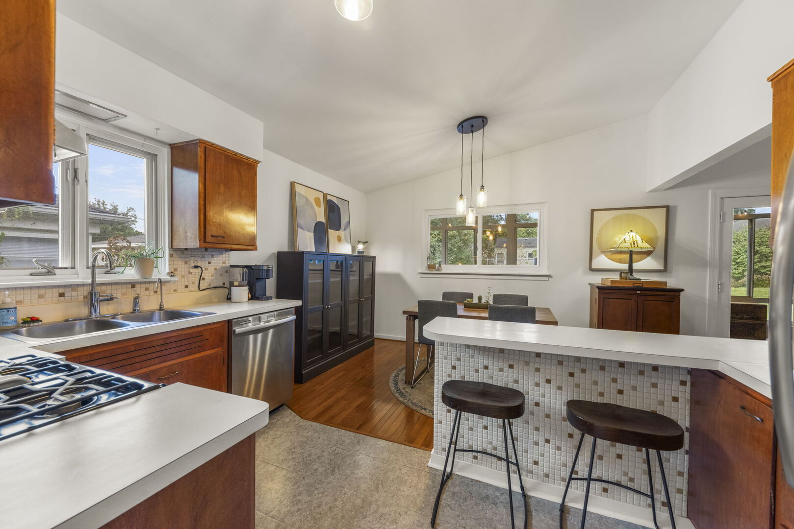 406 S Williston Street Property Photo 11