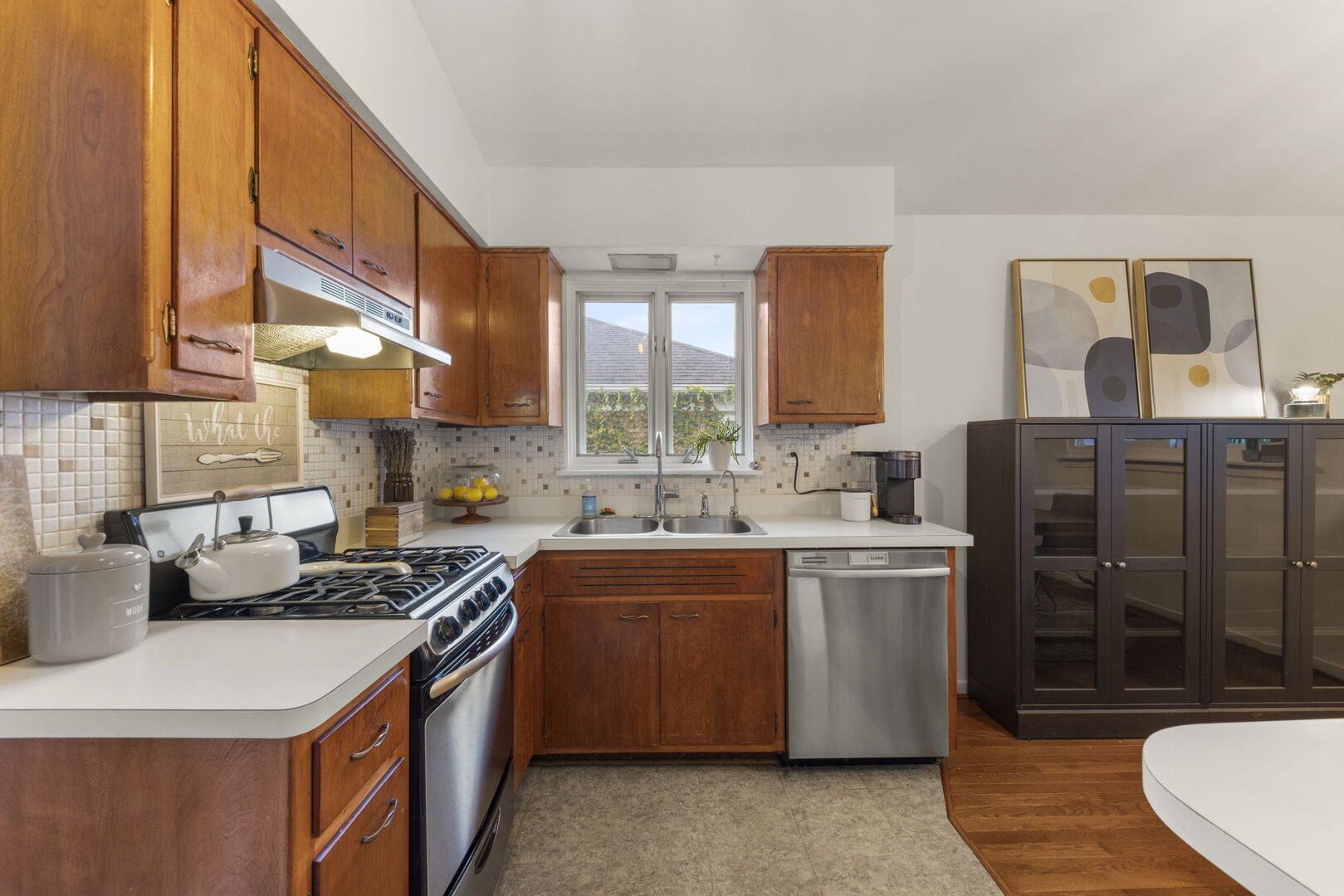 406 S Williston Street Property Photo 12
