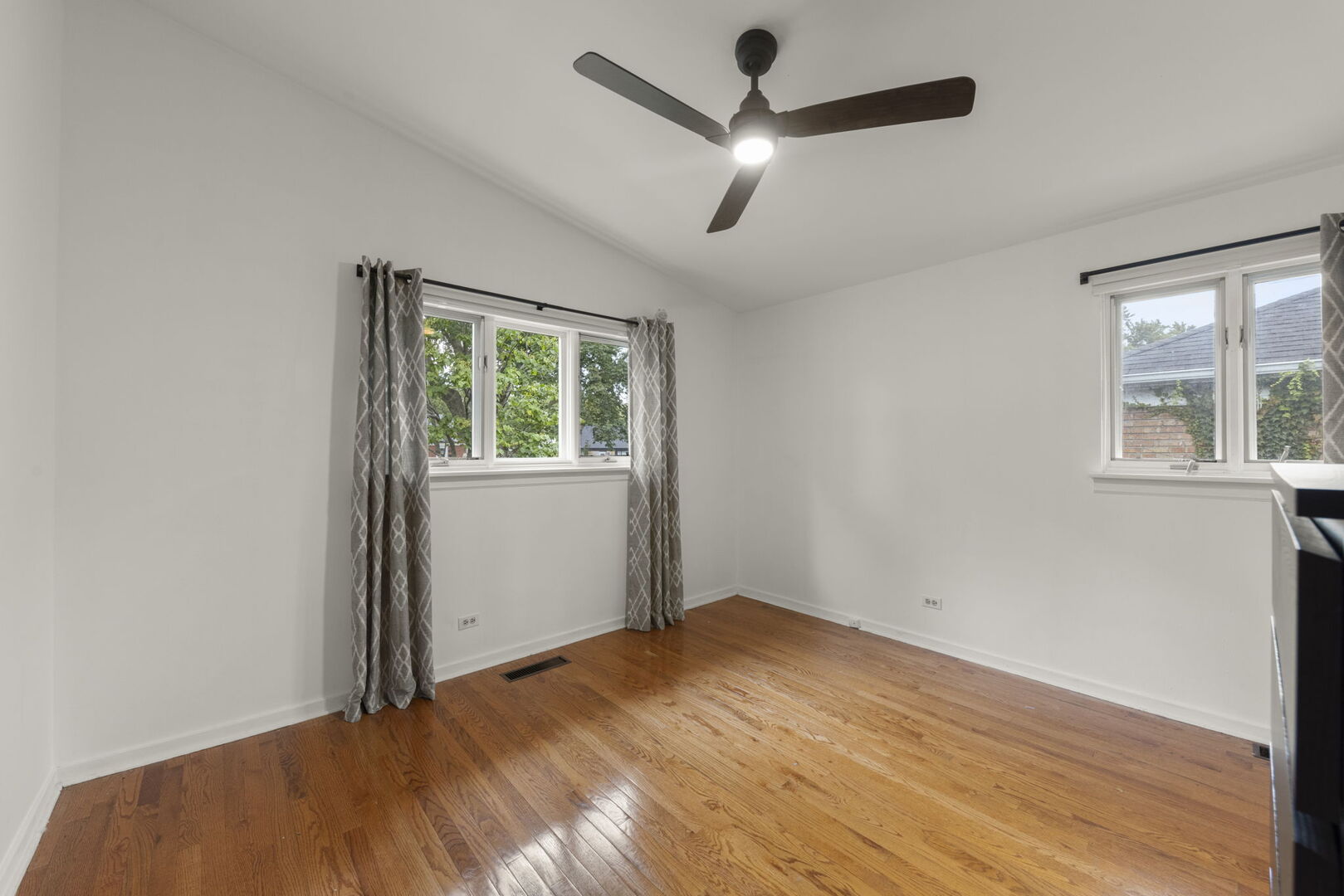 406 S Williston Street Property Photo 16