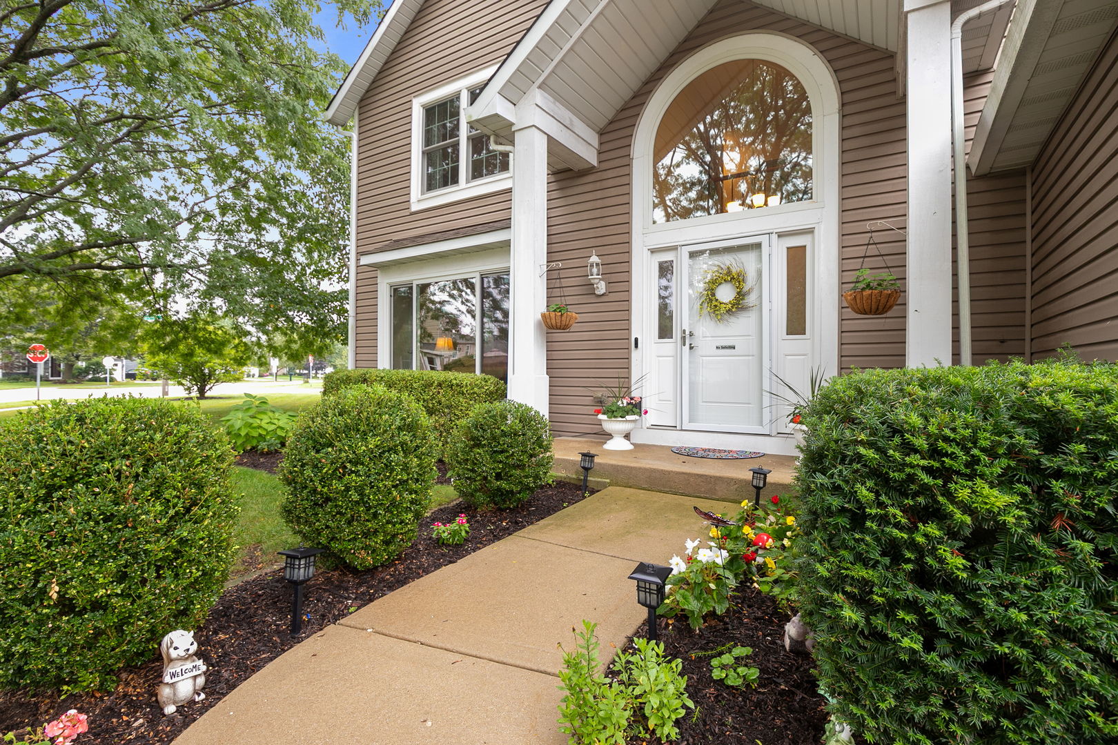 18101 W Hampshire Drive Property Photo 2