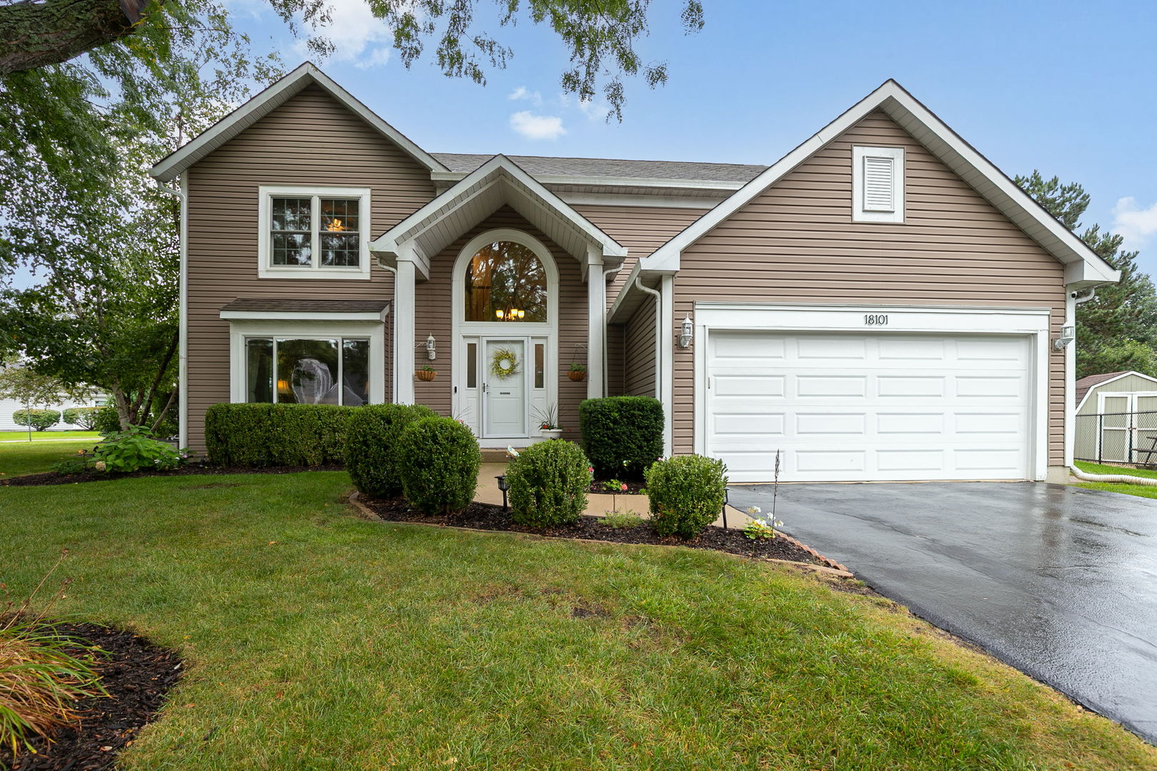 18101 W Hampshire Drive Property Photo 32