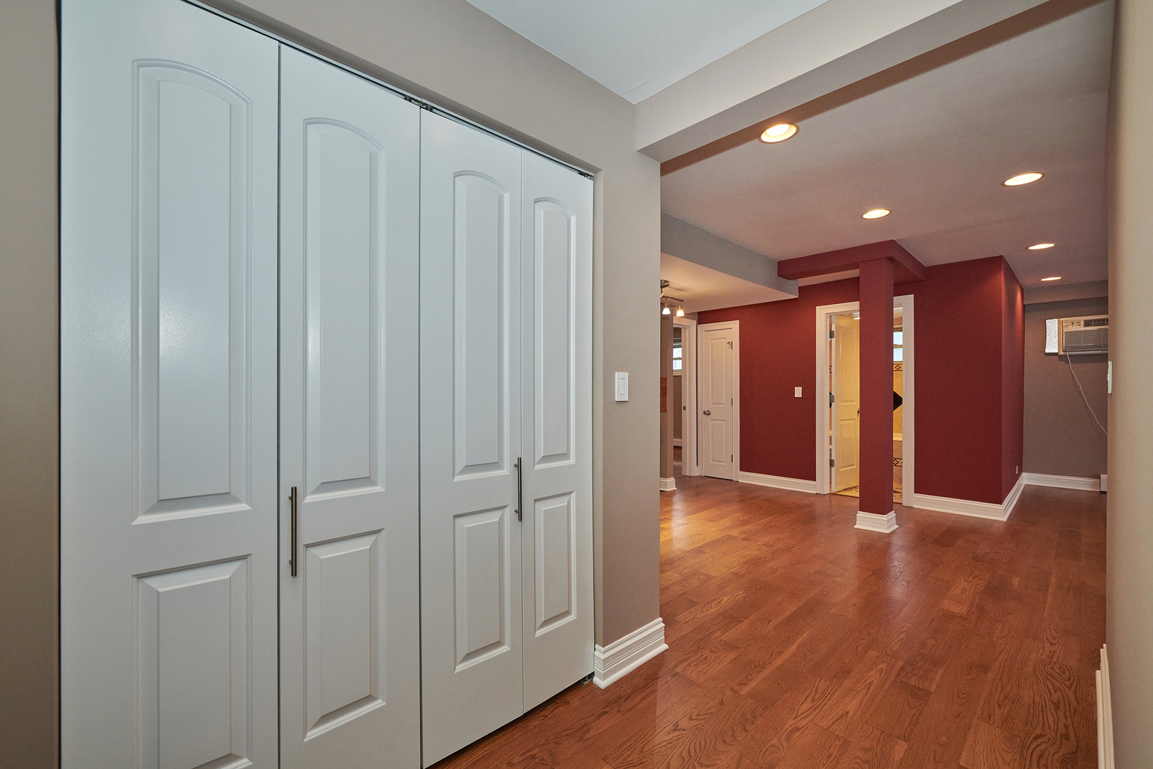 2205 W Highland Avenue 1n Property Photo 2