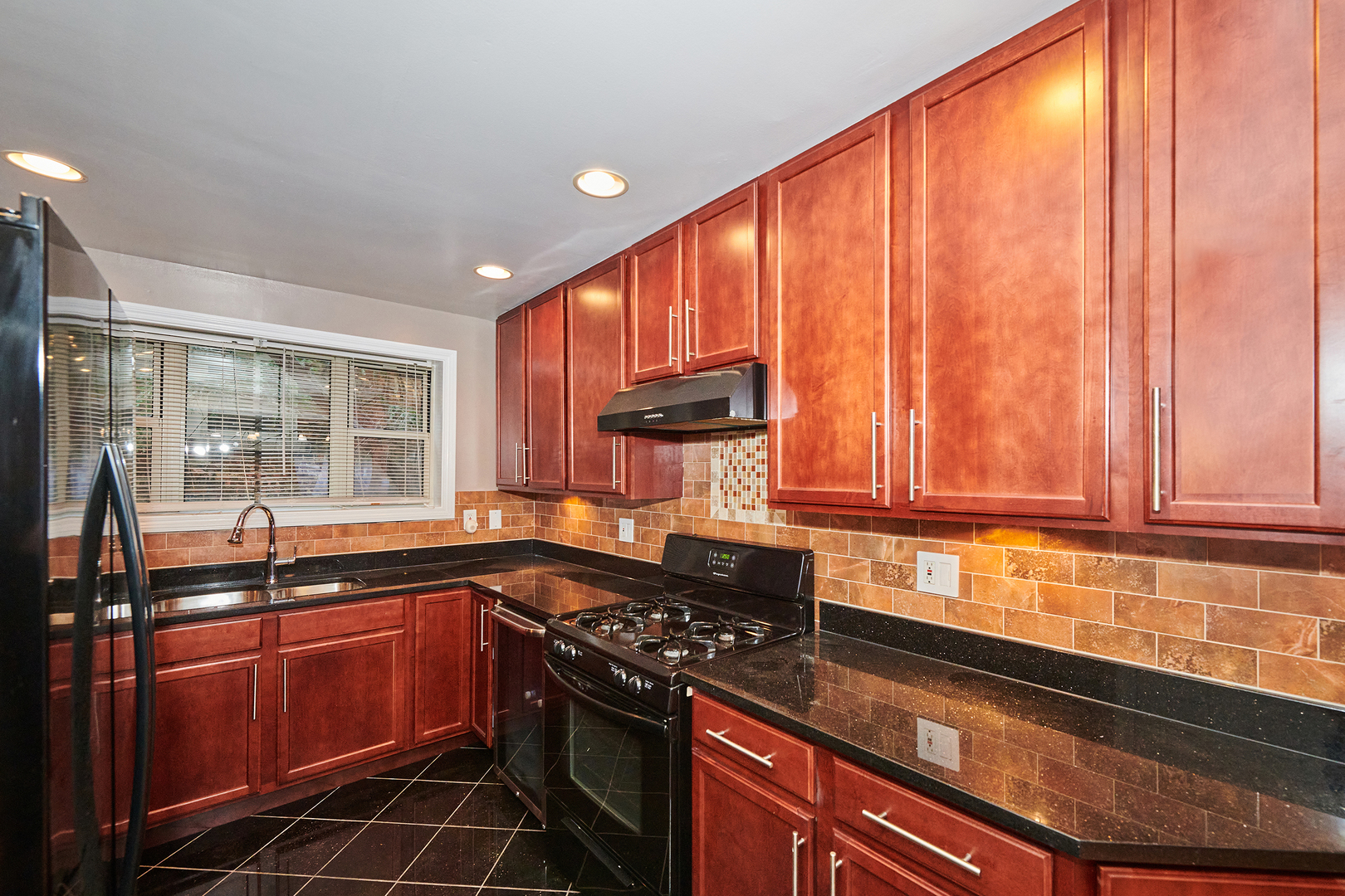2205 W Highland Avenue 1n Property Photo 6
