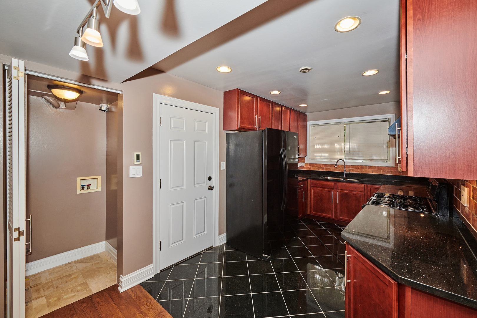 2205 W Highland Avenue 1n Property Photo 9