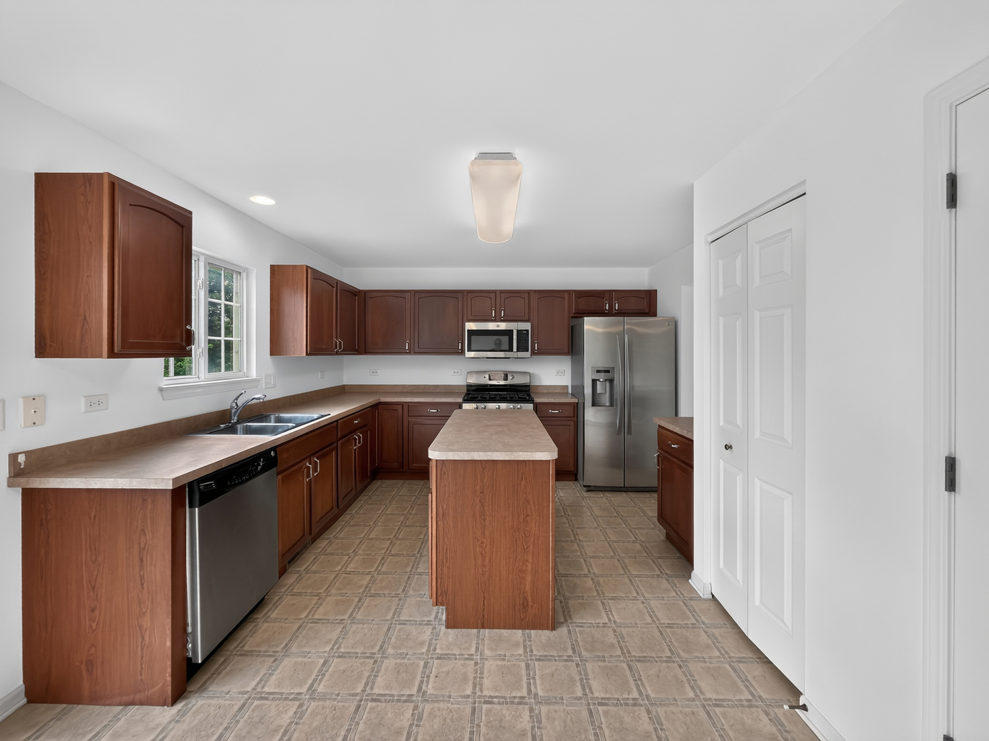 1911 Cameron Drive Property Photo 10