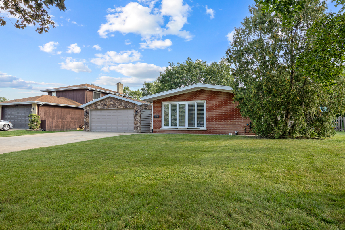 248 E Schick Road Property Photo 2