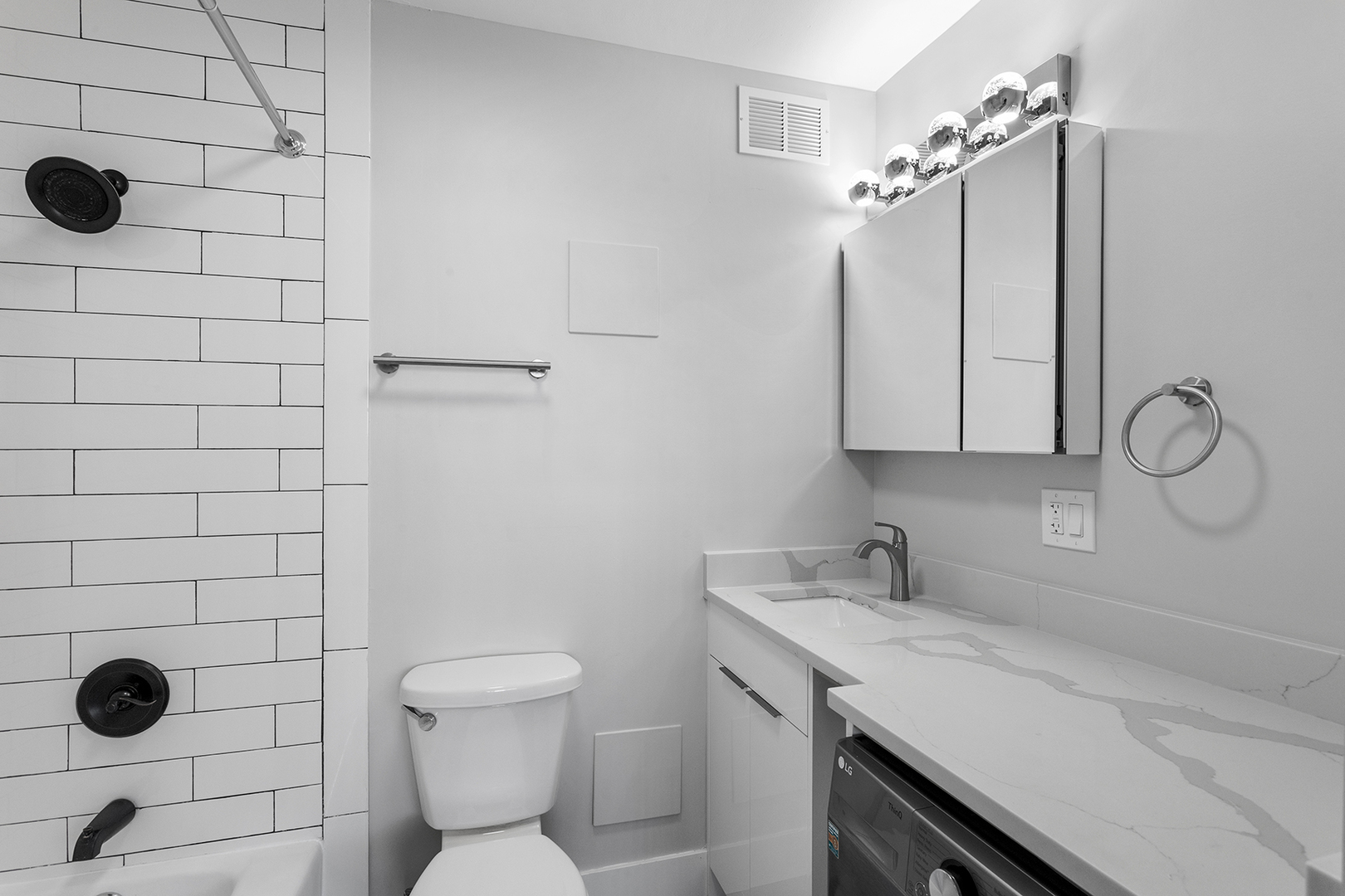 6166 N Sheridan Road 4j Property Photo 9