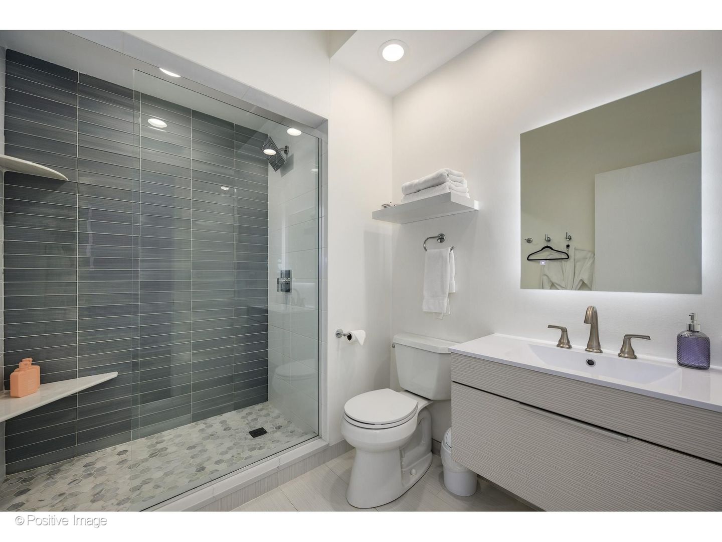 32 E Bellevue Place Property Photo 40