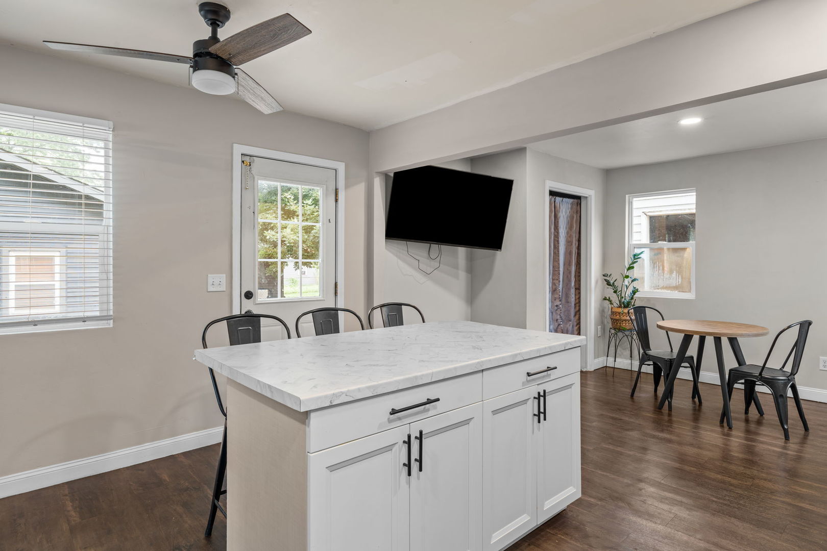 2205 W 75th Place Property Photo 8