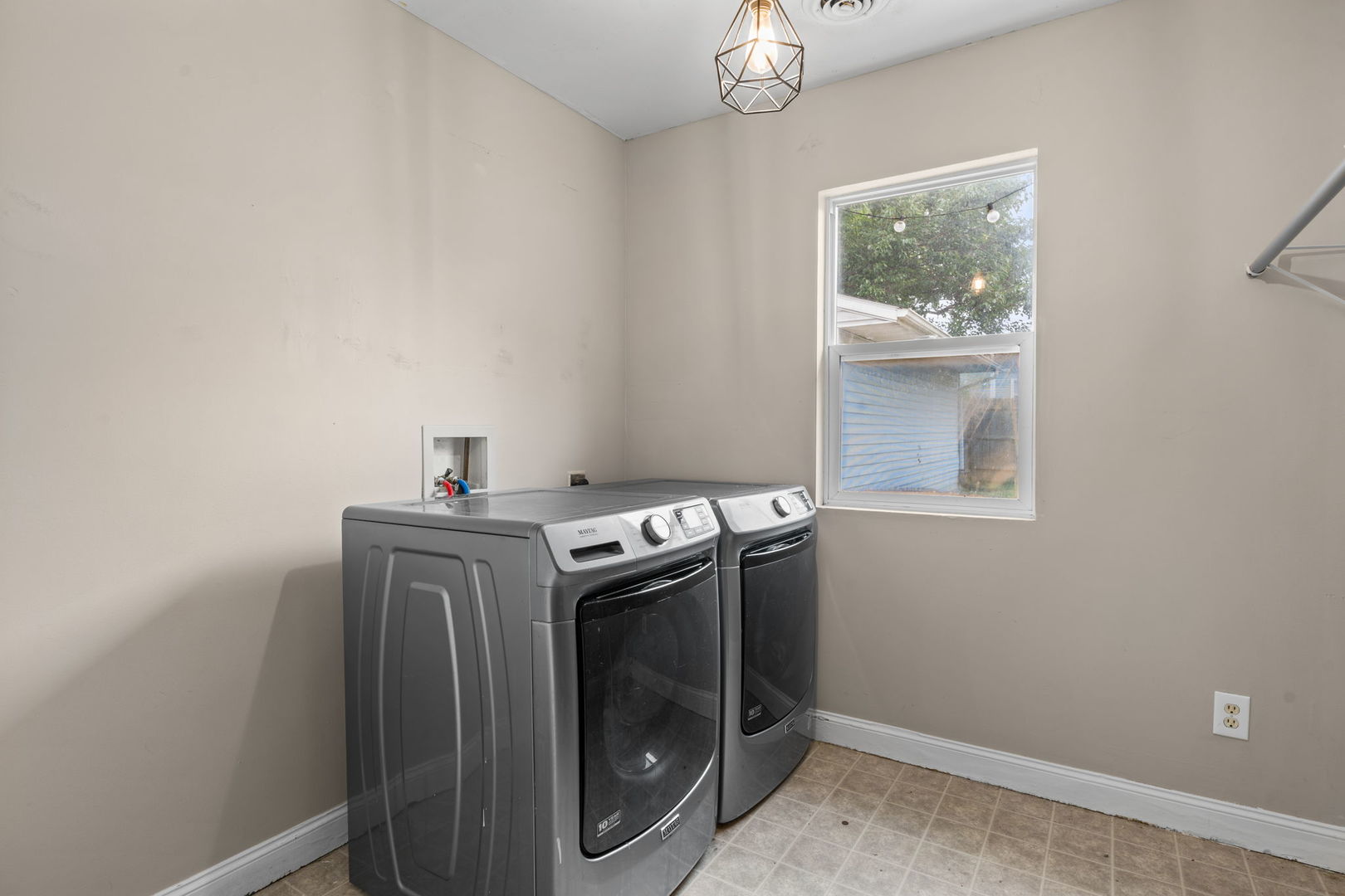 2205 W 75th Place Property Photo 16