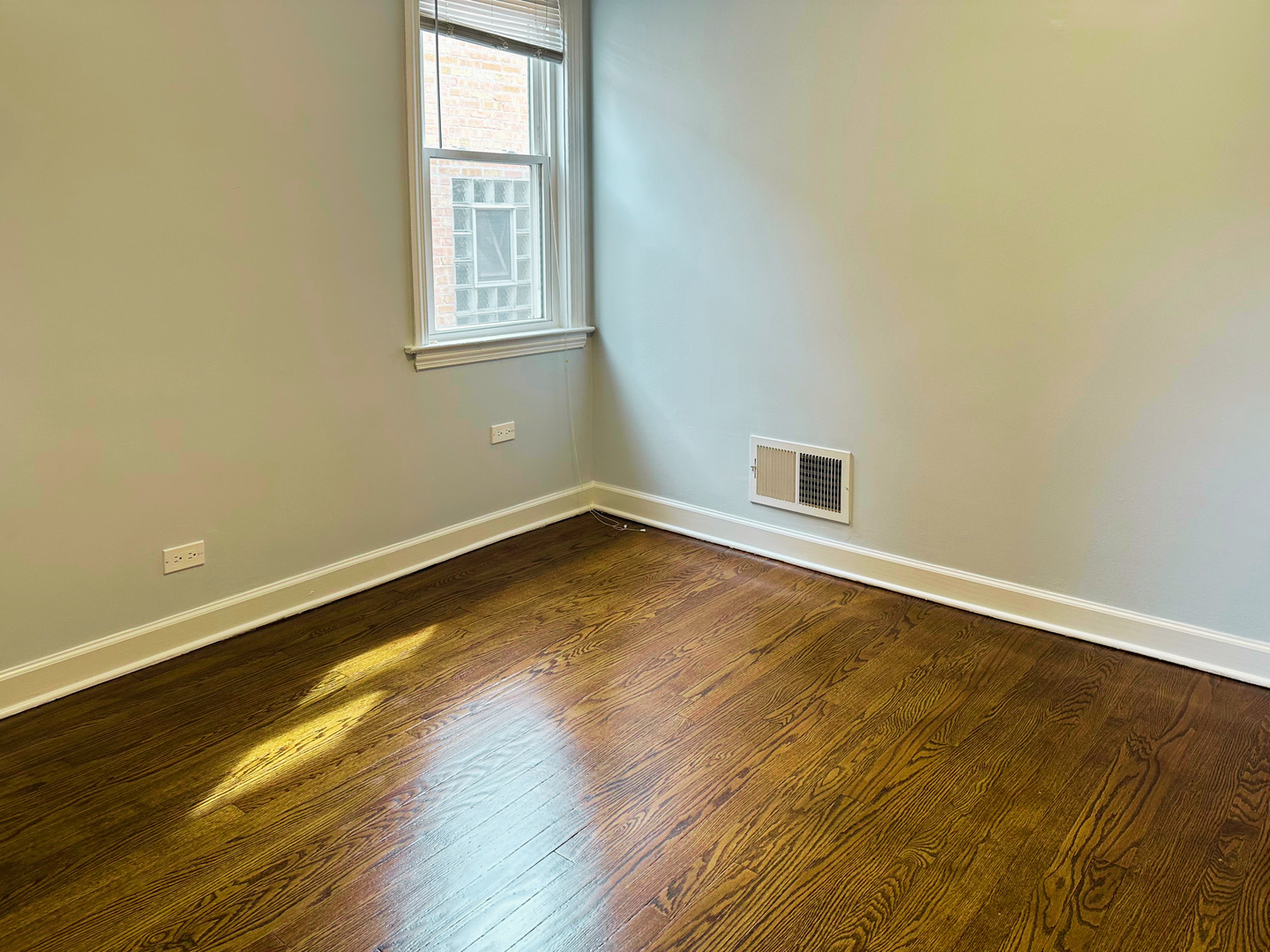 4952 Hull Street 2e Property Photo 3