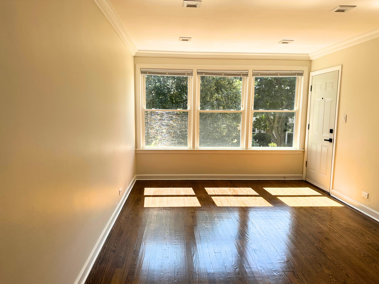 4952 Hull Street 2e Property Photo 3