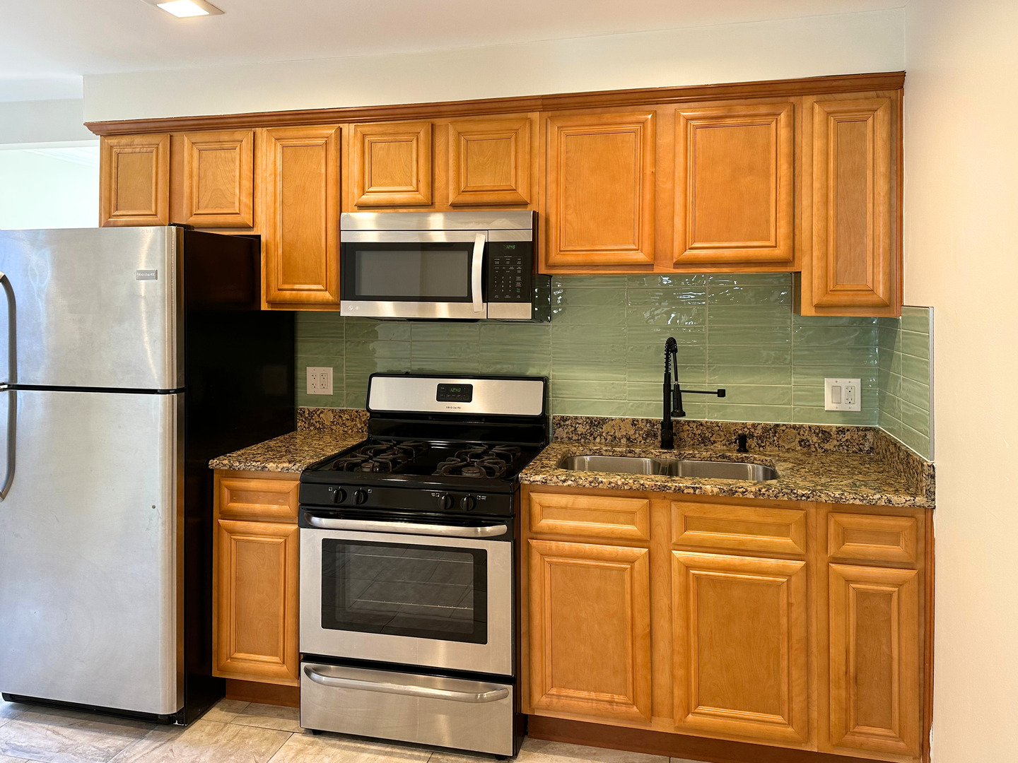4952 Hull Street 2e Property Photo 4
