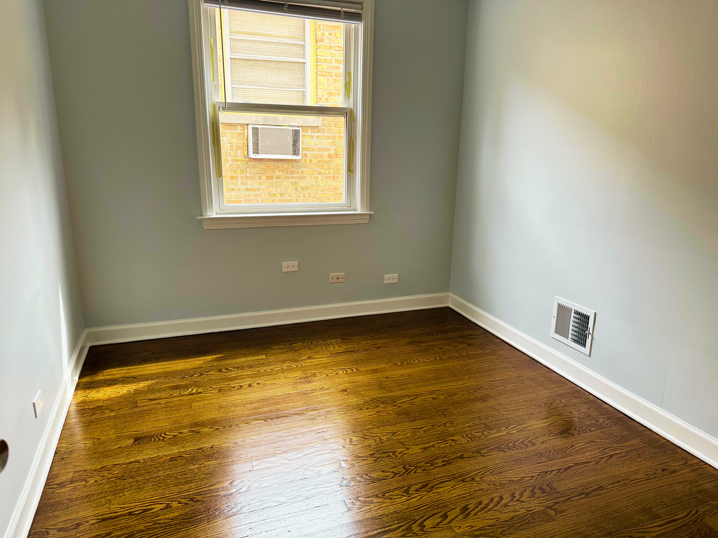 4952 Hull Street 2e Property Photo 5