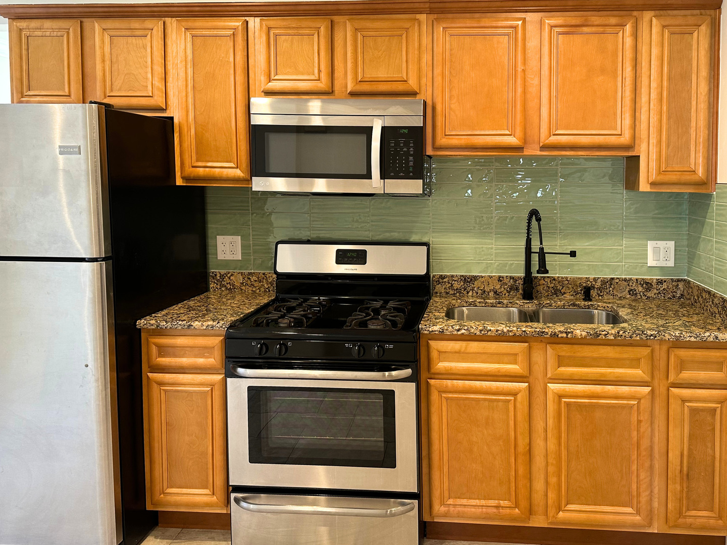 4952 Hull Street 2e Property Photo 5