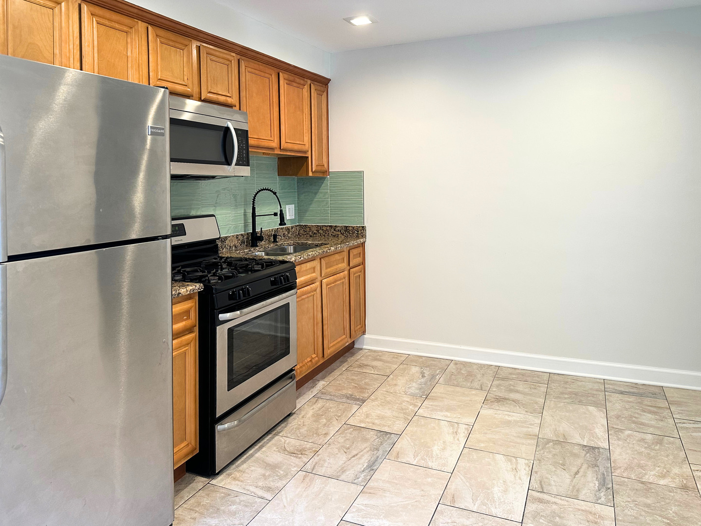 4952 Hull Street 2e Property Photo 6