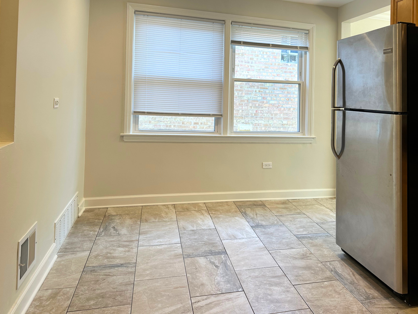 4952 Hull Street 2e Property Photo 7