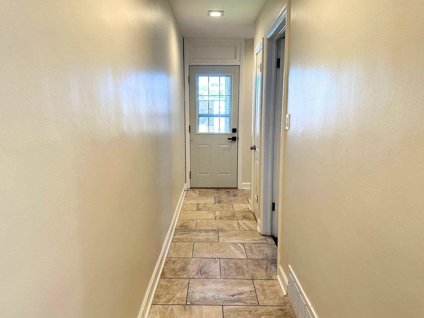 4952 Hull Street 2e Property Photo 8