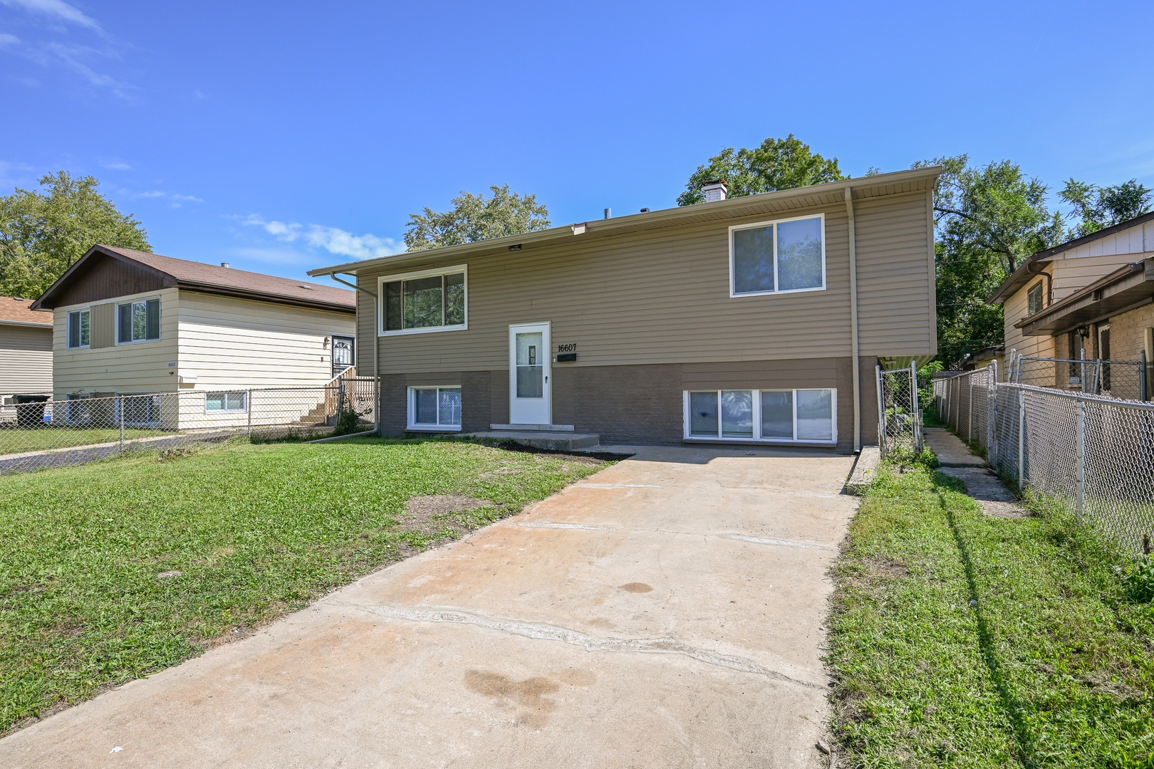 16607 Paulina Street Property Photo 2