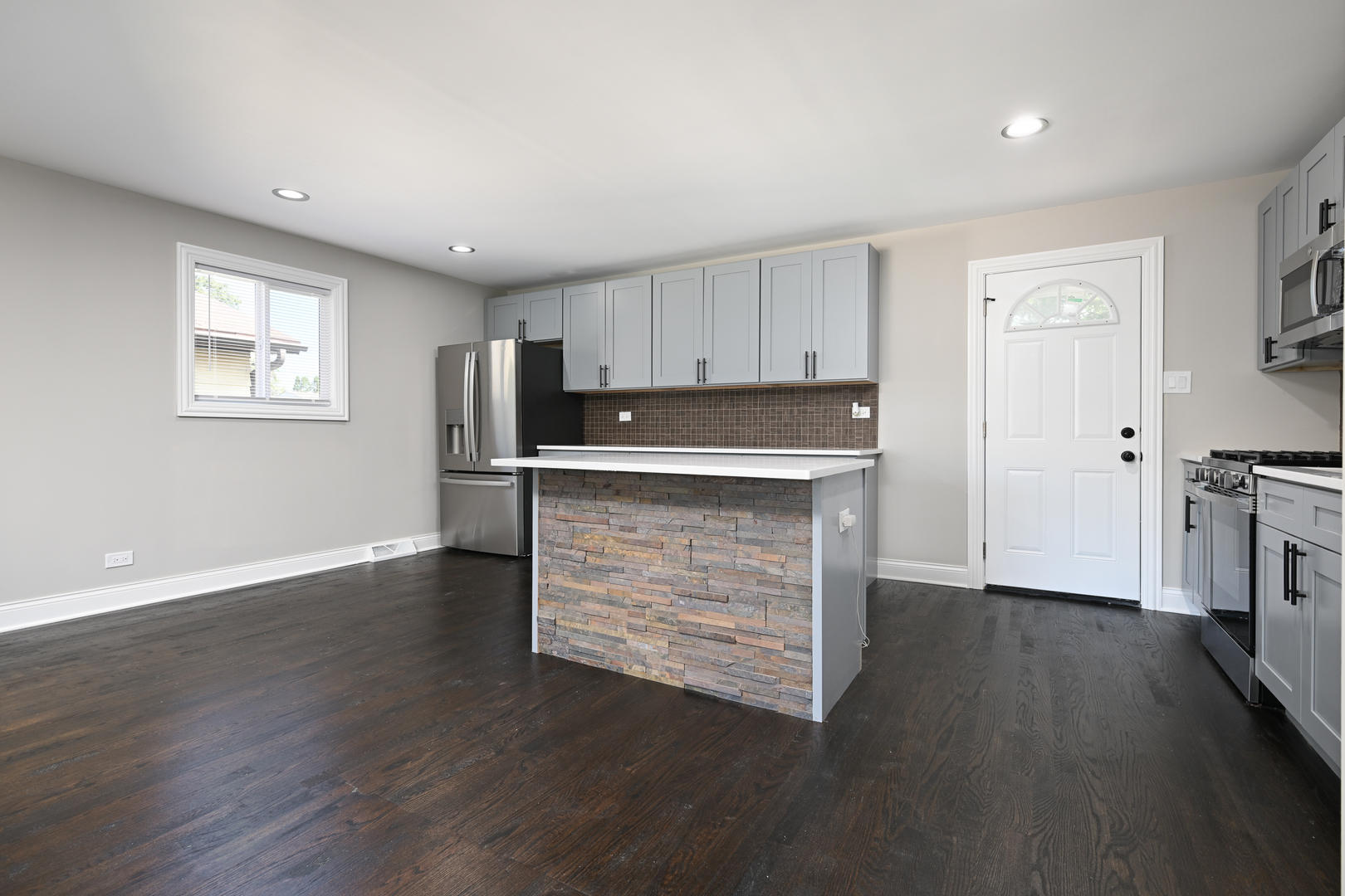 16607 Paulina Street Property Photo 4