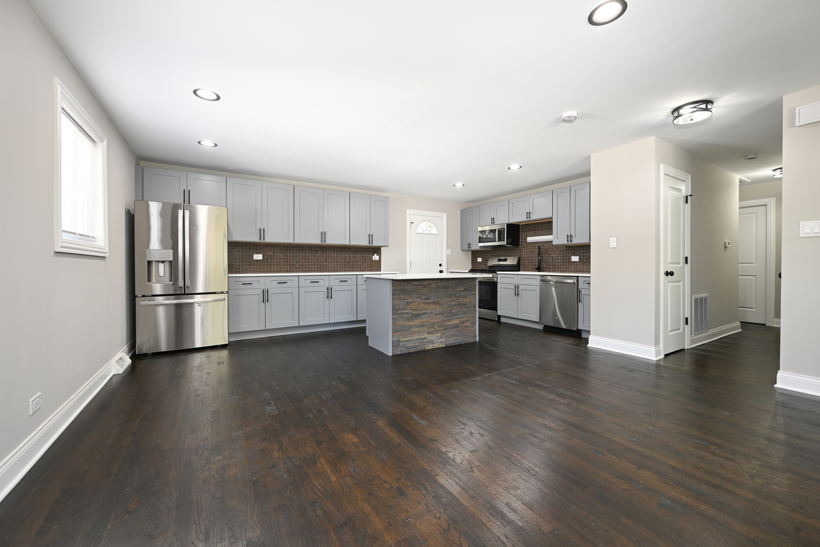 16607 Paulina Street Property Photo 5