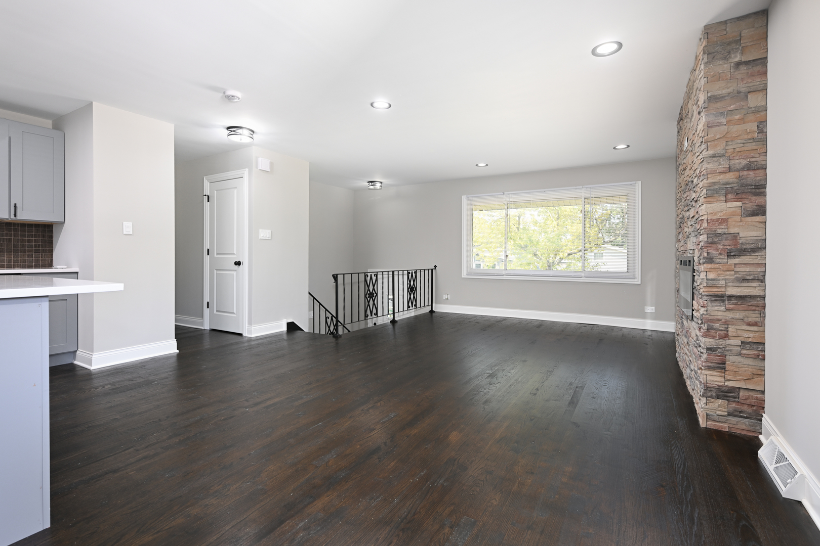 16607 Paulina Street Property Photo 6