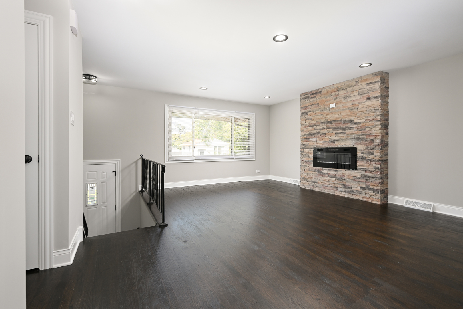 16607 Paulina Street Property Photo 7