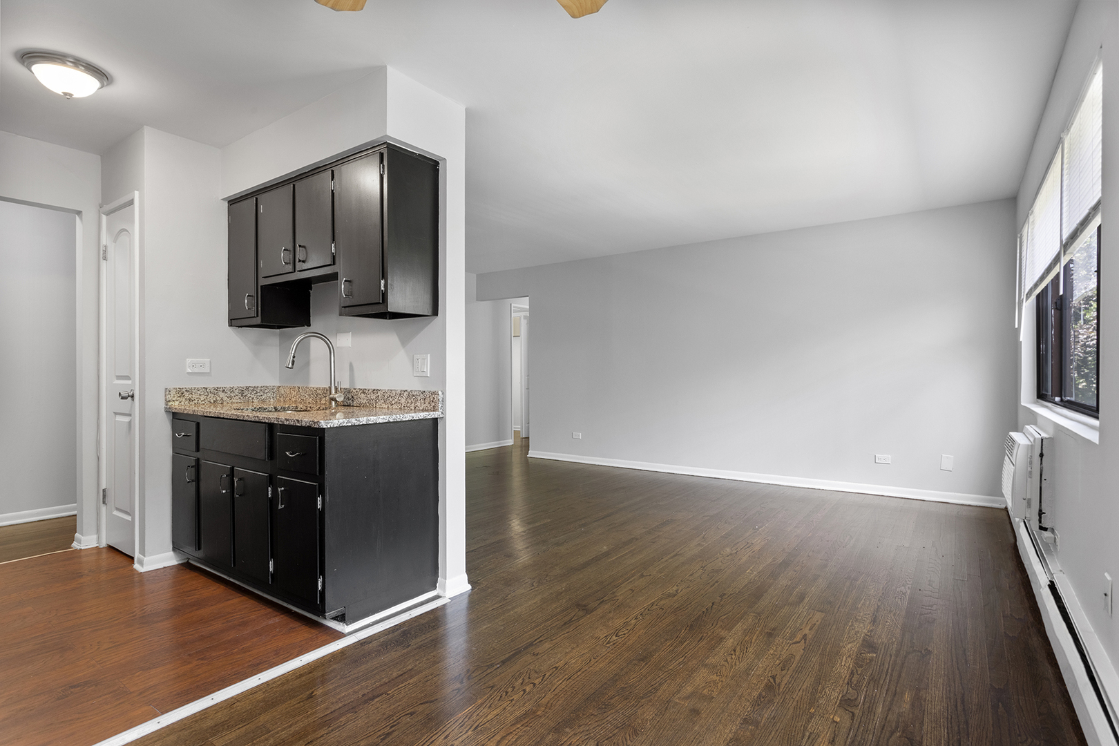 6826 N Ridge Boulevard 301 Property Photo 4