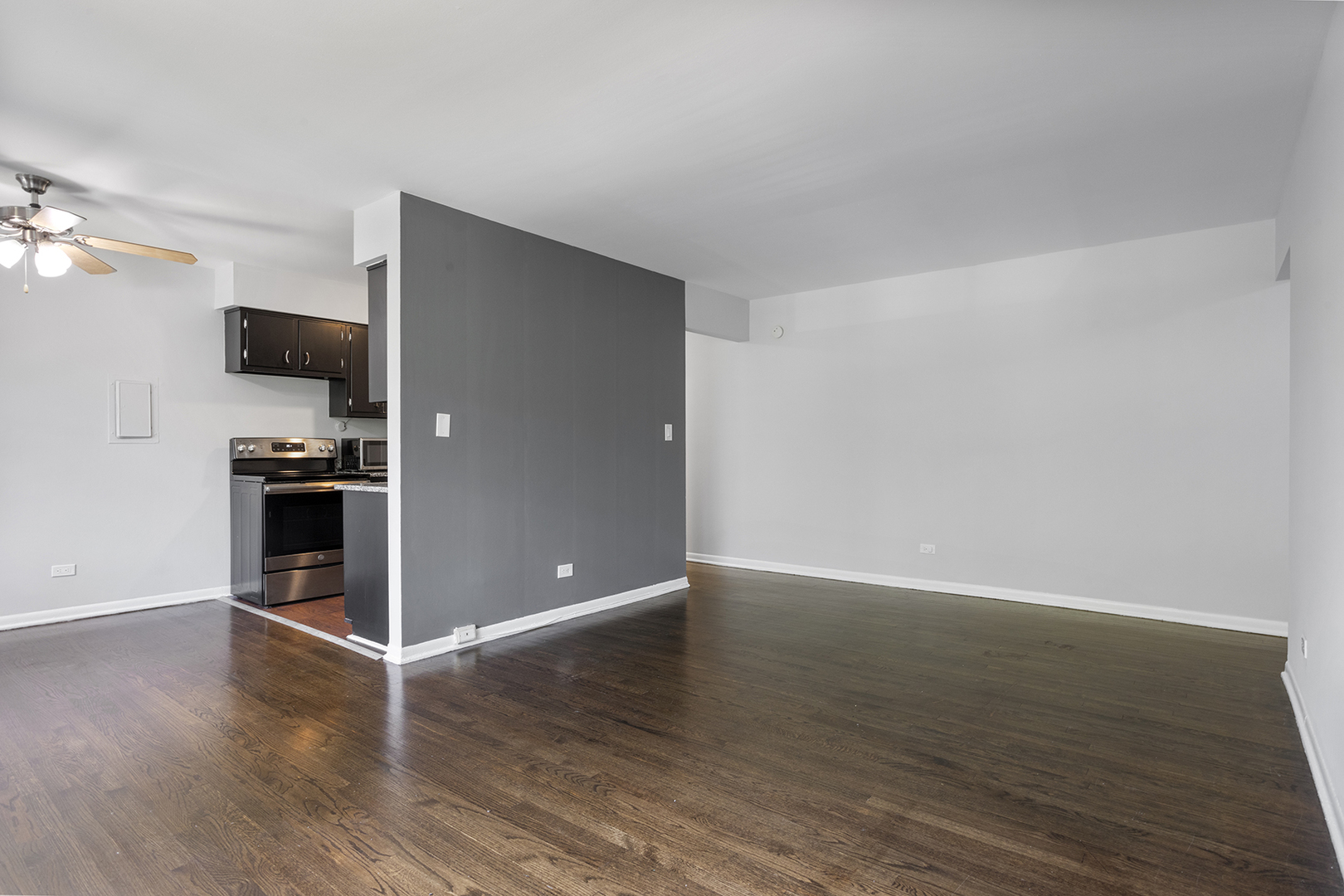 6826 N Ridge Boulevard 301 Property Photo 5