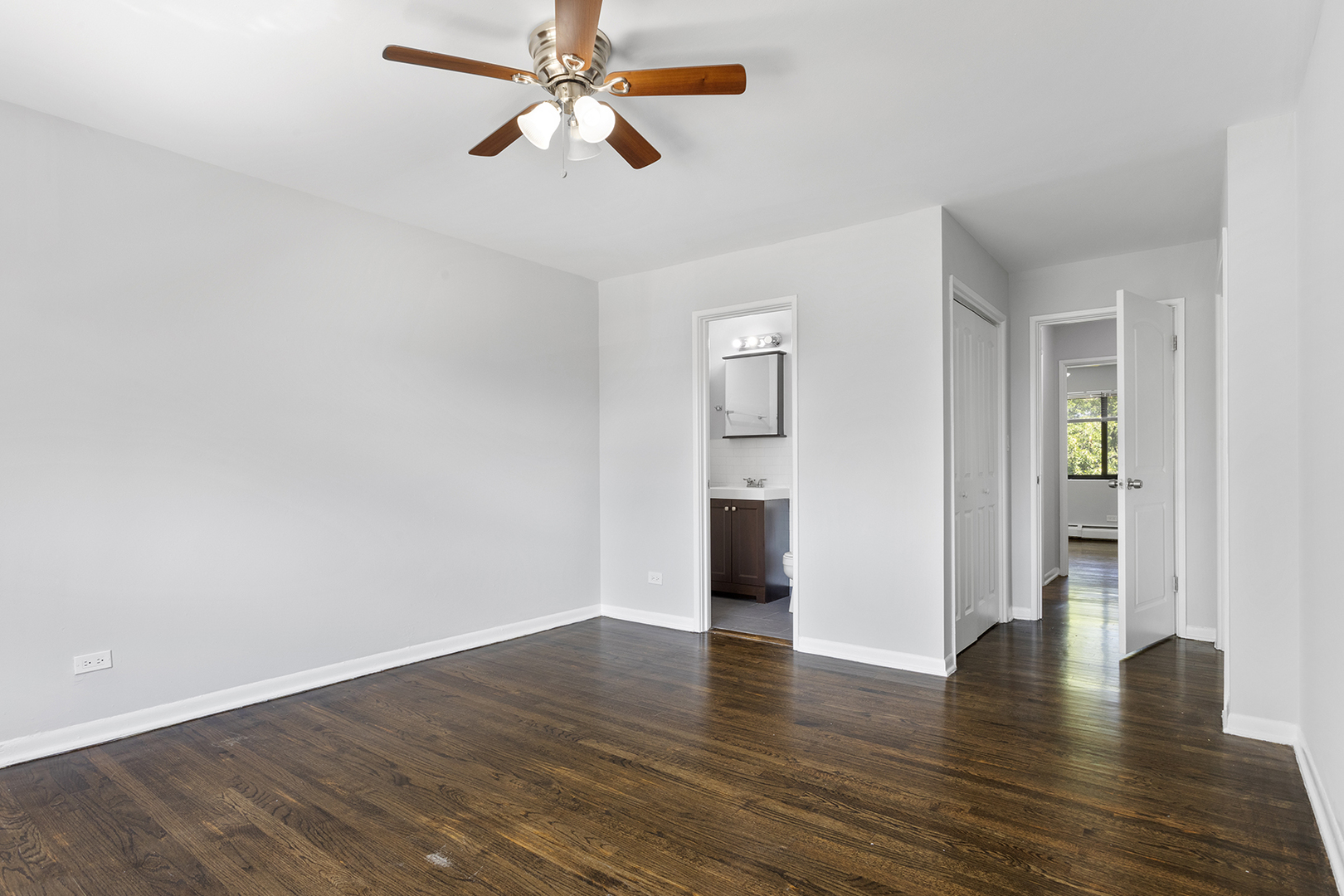 6826 N Ridge Boulevard 301 Property Photo 8