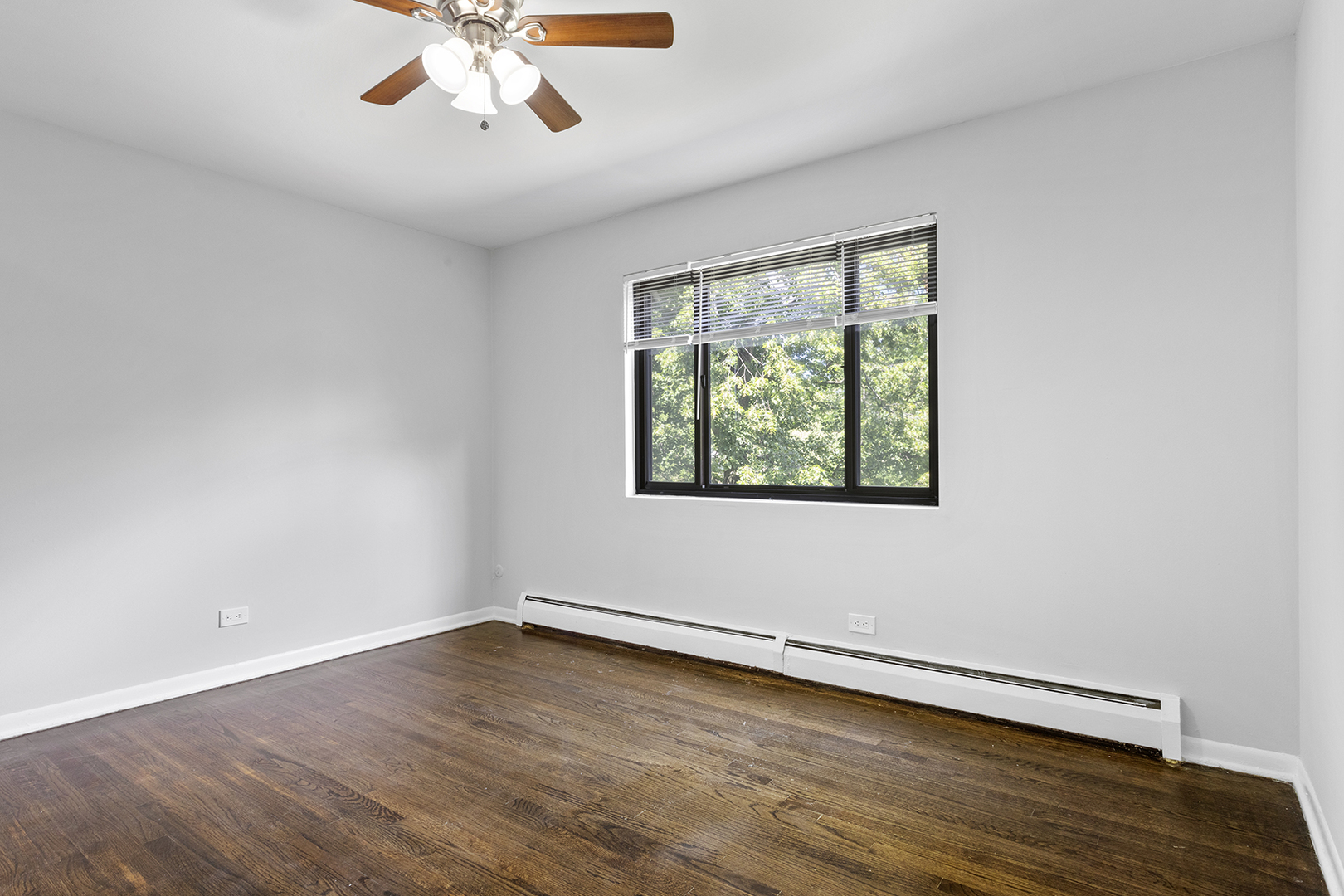 6826 N Ridge Boulevard 301 Property Photo 9