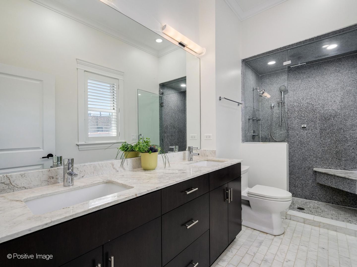 2242 N Seminary Avenue 3 Property Photo 12