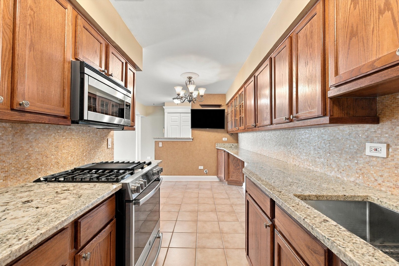 1627 N Windsor Drive 305 Property Photo 3
