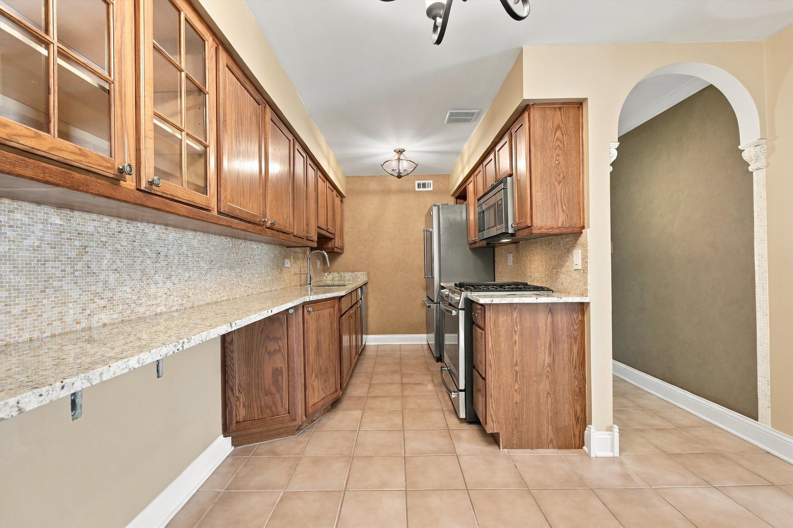 1627 N Windsor Drive 305 Property Photo 5