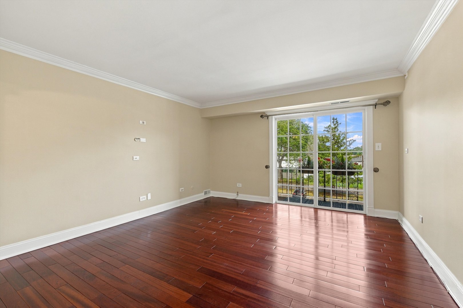 1627 N Windsor Drive 305 Property Photo 13