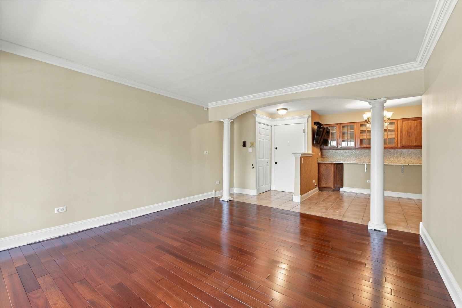 1627 N Windsor Drive 305 Property Photo 14
