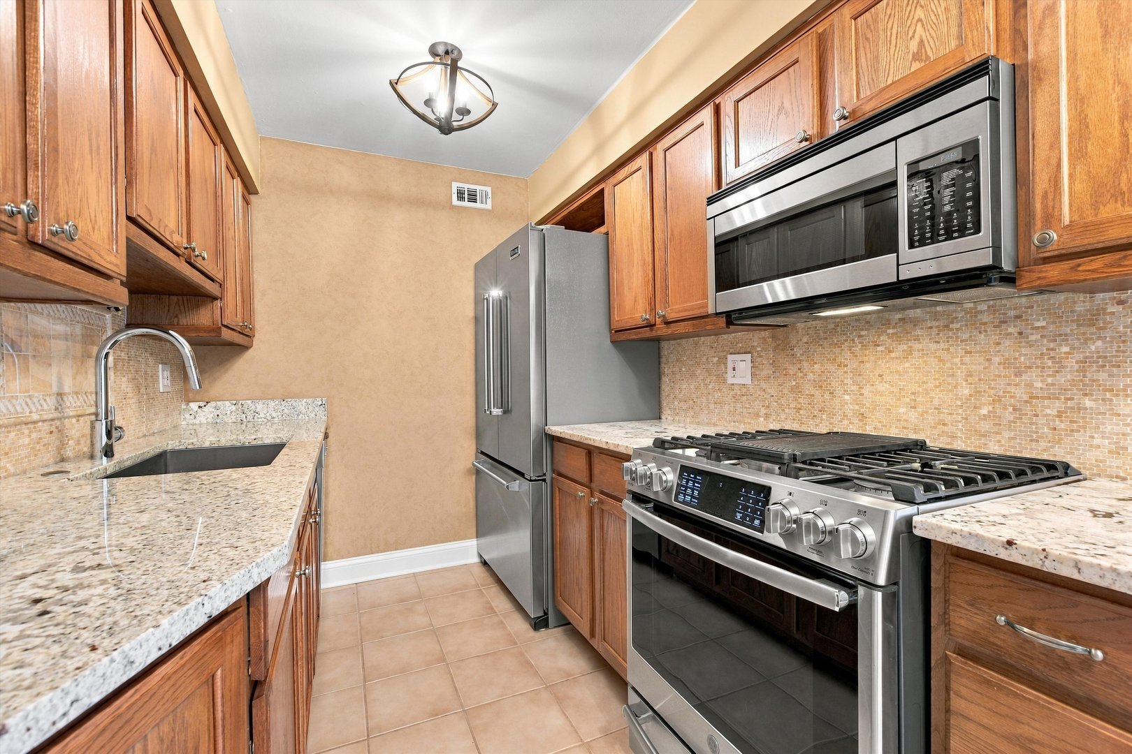 1627 N Windsor Drive 305 Property Photo 16