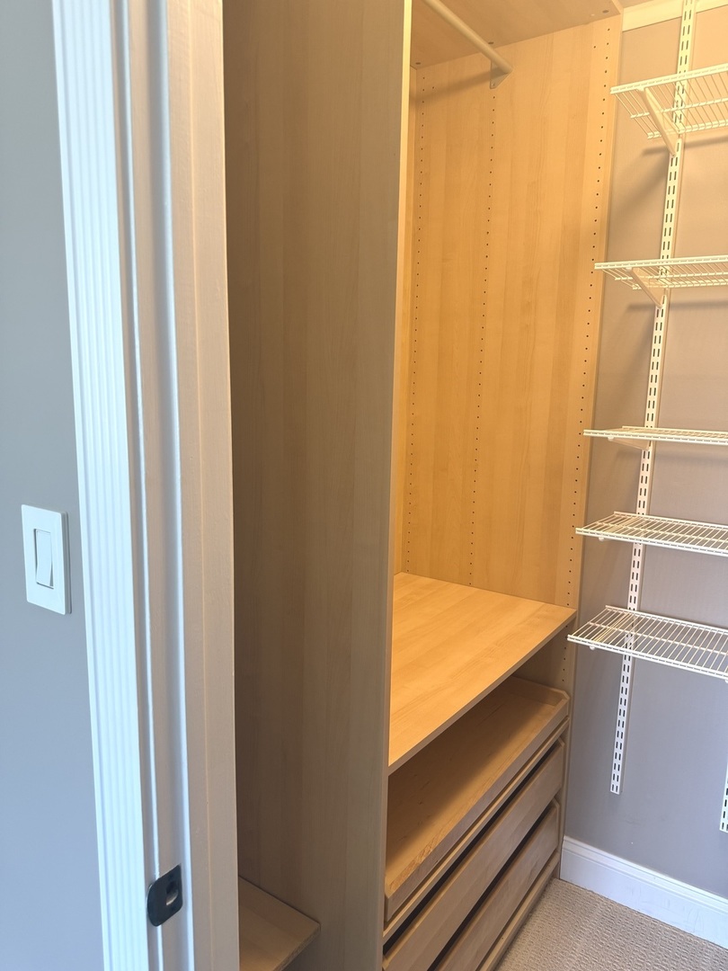 1627 N Windsor Drive 305 Property Photo 20