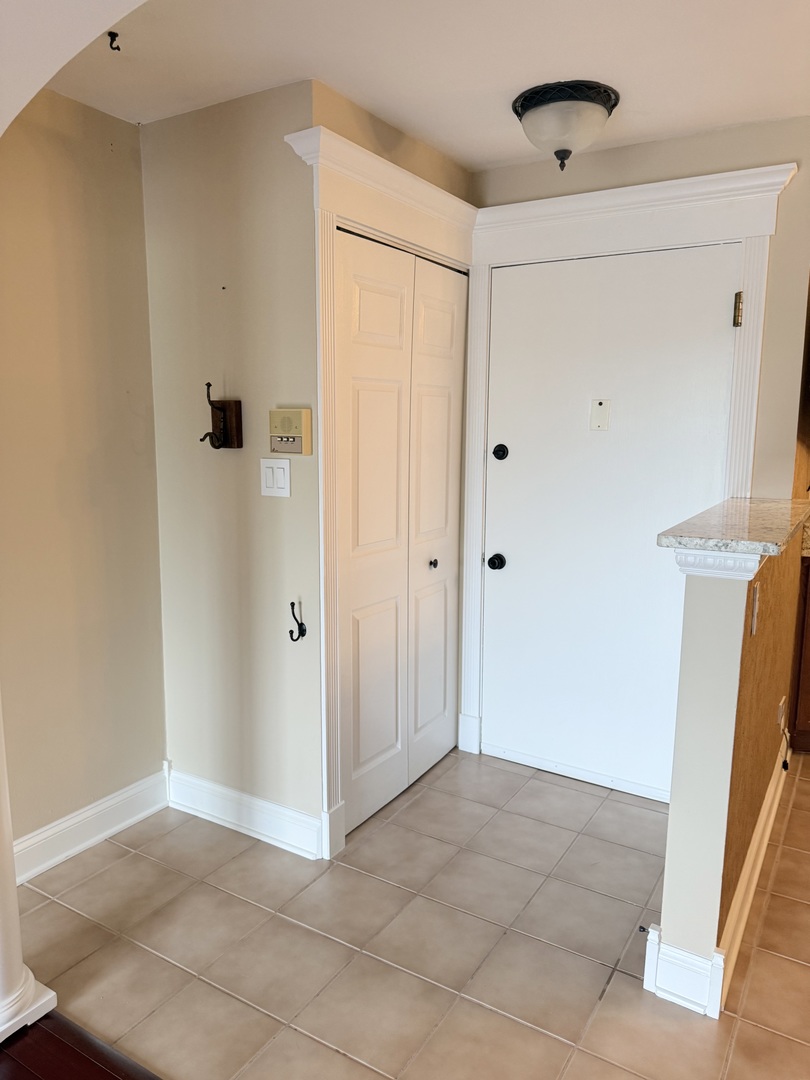 1627 N Windsor Drive 305 Property Photo 21