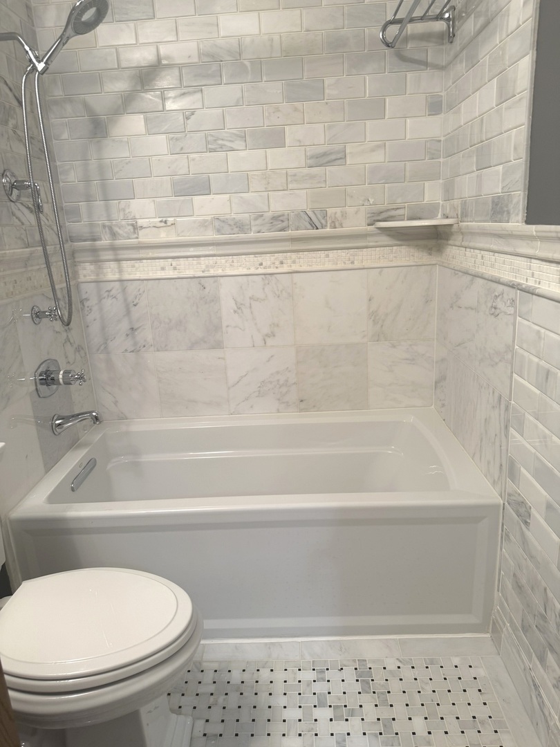 1627 N Windsor Drive 305 Property Photo 23