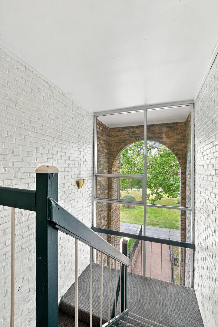 1627 N Windsor Drive 305 Property Photo 28