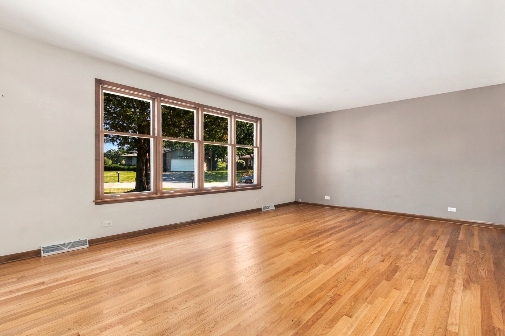 640 N Locust Street Property Photo 3