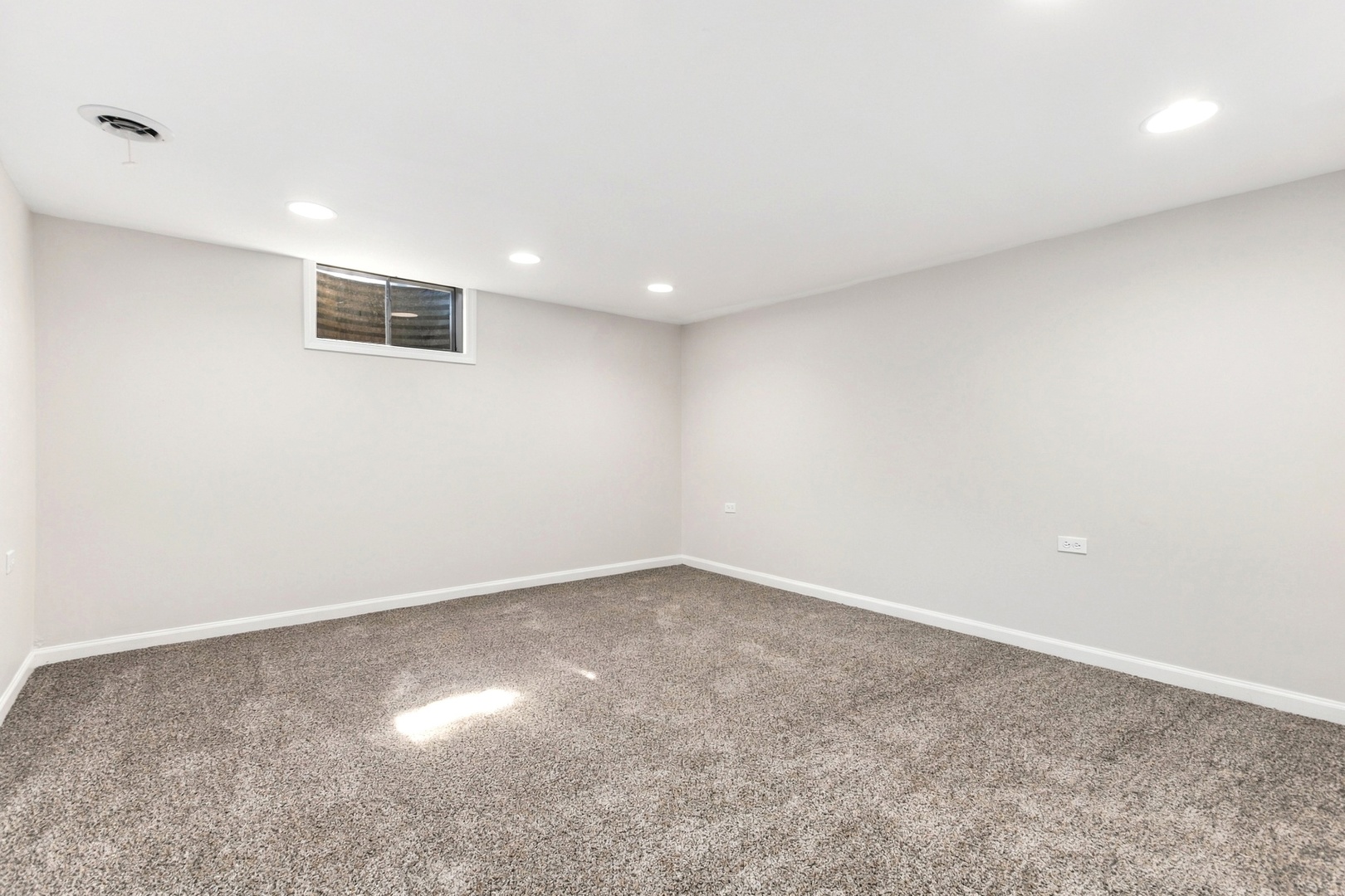 640 N Locust Street Property Photo 20
