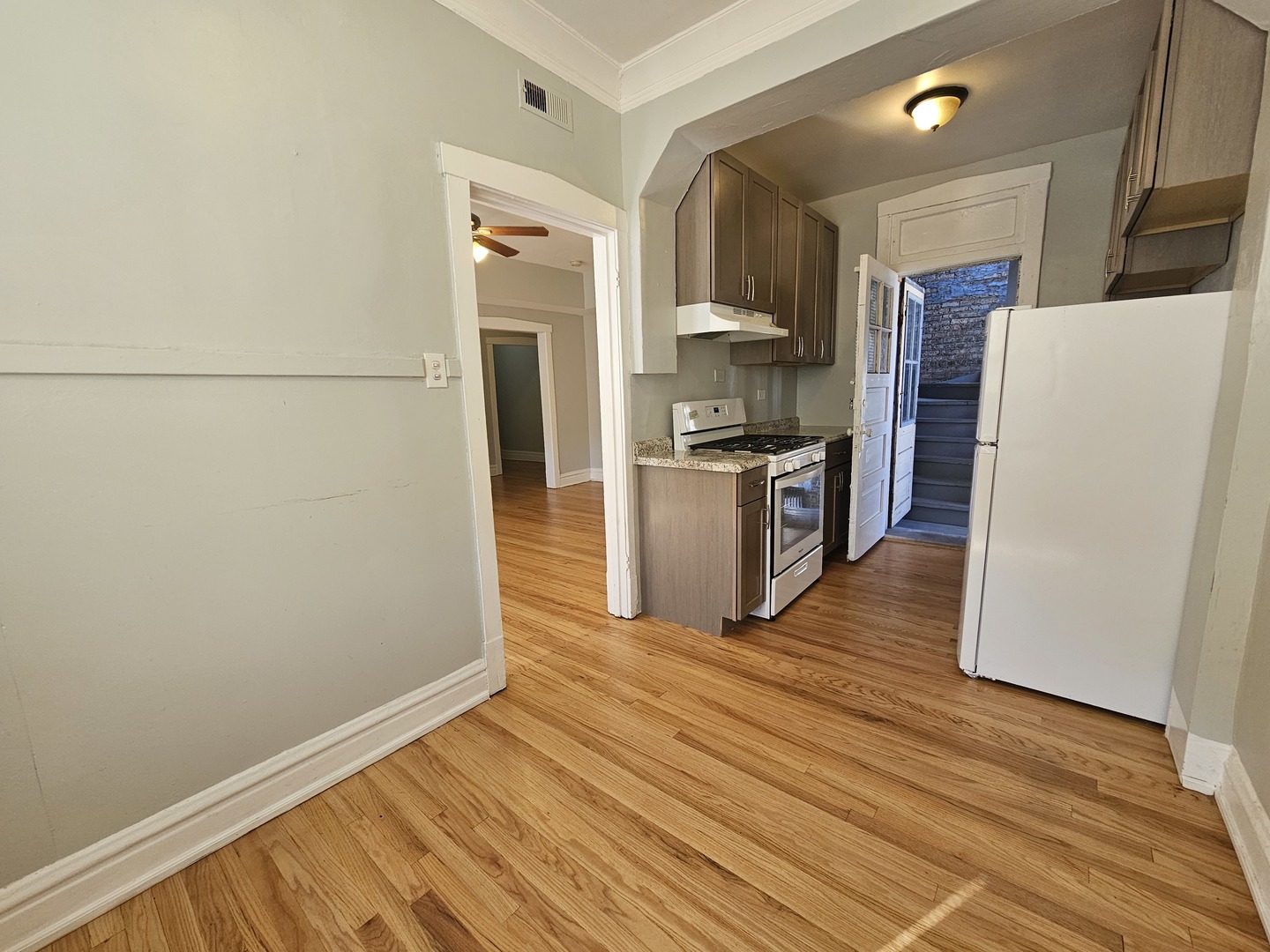 4749 N Monticello Avenue 2c Property Photo 4
