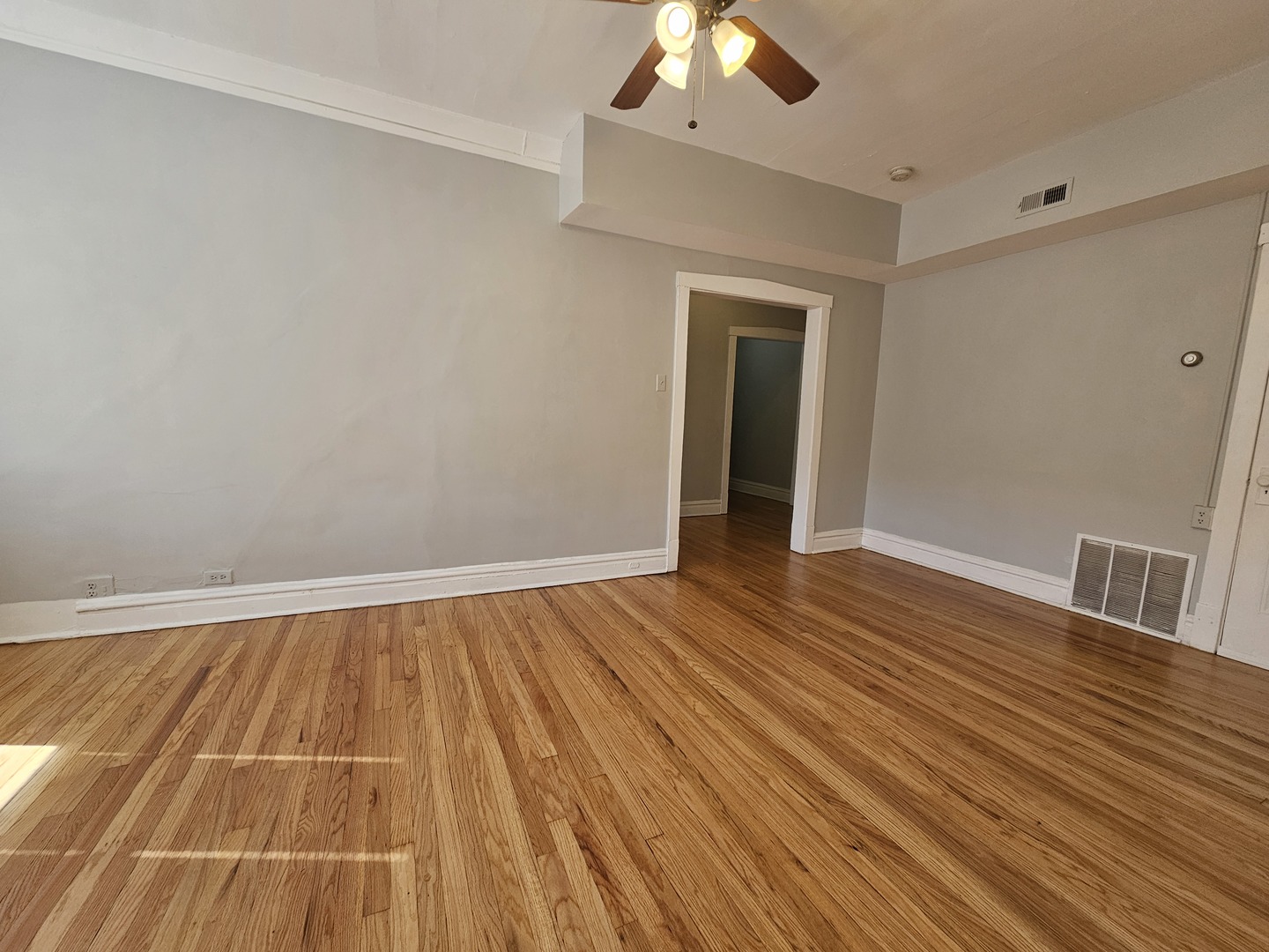 4749 N Monticello Avenue 2c Property Photo 8