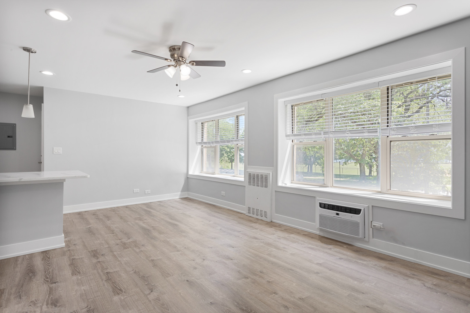 7070 N Sheridan Avenue 2s Property Photo 3